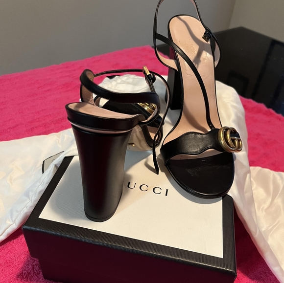 Gucci Sandals - Picture 1 of 7